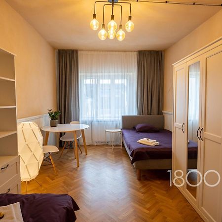 1800 By Vince Stay - Private Rooms In Town Hall Square Ταρτού Εξωτερικό φωτογραφία