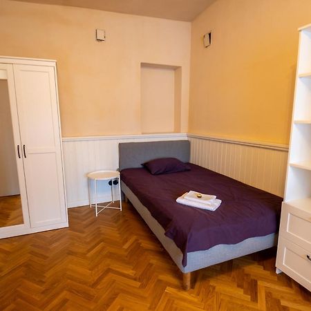 1800 By Vince Stay - Private Rooms In Town Hall Square Ταρτού Εξωτερικό φωτογραφία