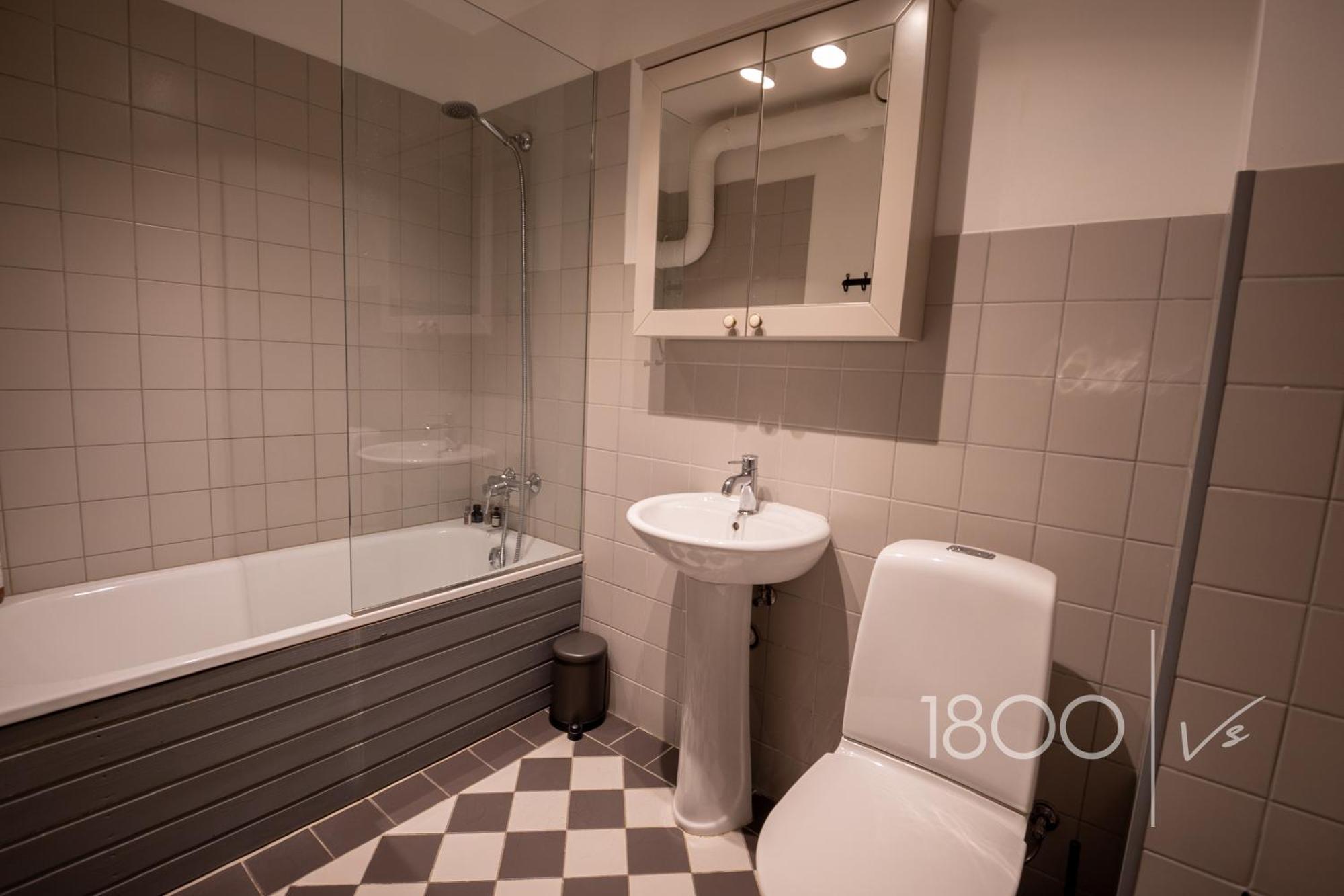1800 By Vince Stay - Private Rooms In Town Hall Square Ταρτού Εξωτερικό φωτογραφία